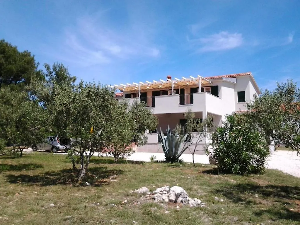 L&L Apartments Vir