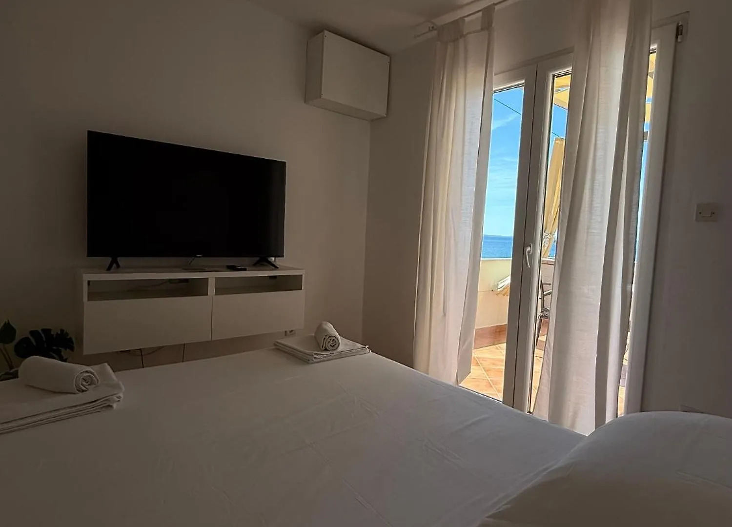 L&L Apartments Vir