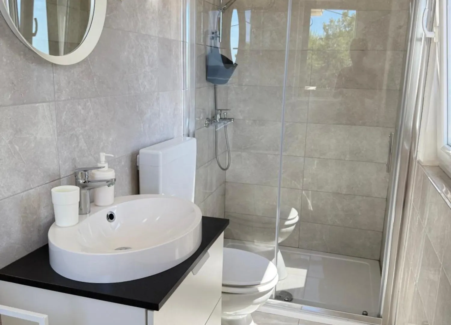 L&L Apartments Vir